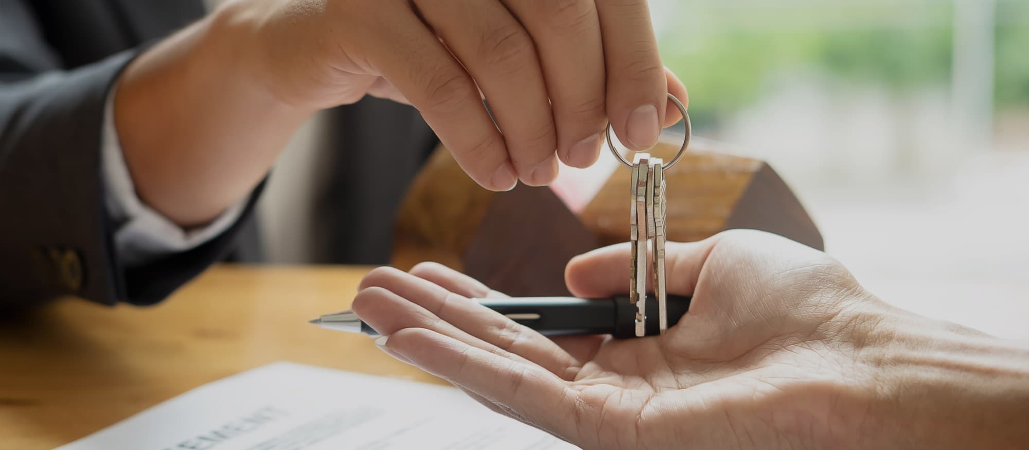 How much does it cost in legal fees to buy a house?